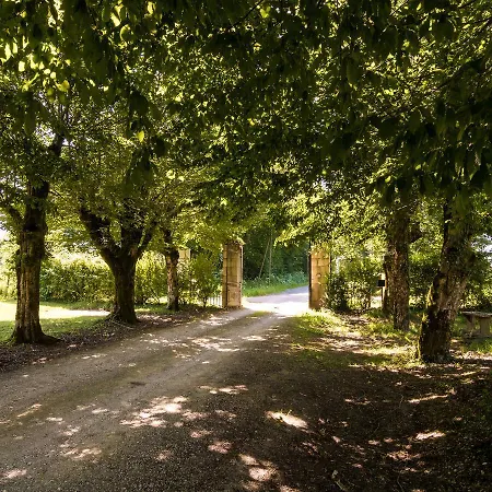 Nyaraló Castle In Chaleix By Forest Chalais