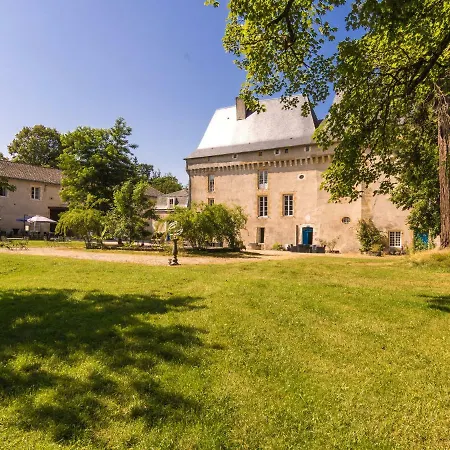 Hébergement de vacances Heritage Chateau In Chaleix With Shared Pool *