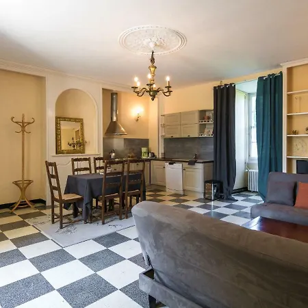 Hébergement de vacances Heritage Chateau In Chaleix With Shared Pool *