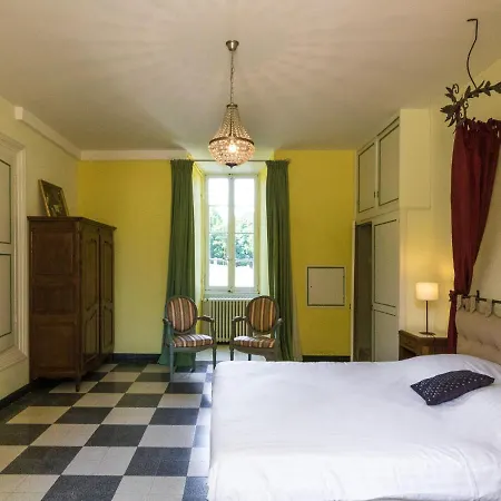 Hébergement de vacances Heritage Chateau In Chaleix With Shared Pool *